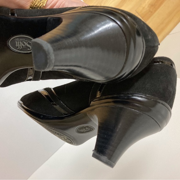 Sofft Black Suede Shoes With Flower Details NWOT - Picture 6 of 7